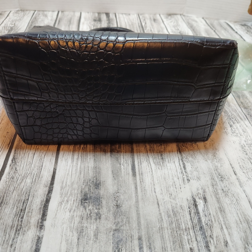 Croc-Embossed Black Tote Bag with Wristlet - Picture 7 of 8